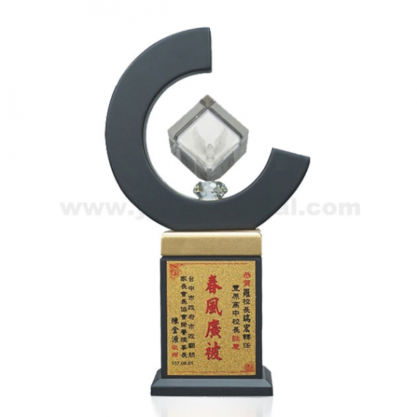 水晶獎盃-C型木座+5公分方體